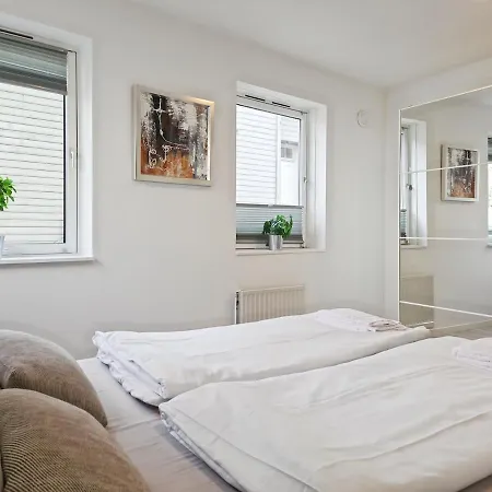 Modern 3br Near Centre Free Parking *
