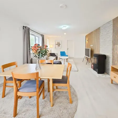 Modern 3br Near Centre Free Parking Apartamento